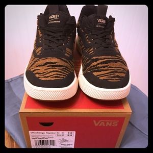 Vans UltraRange (woven tiger) 8.5 women’s